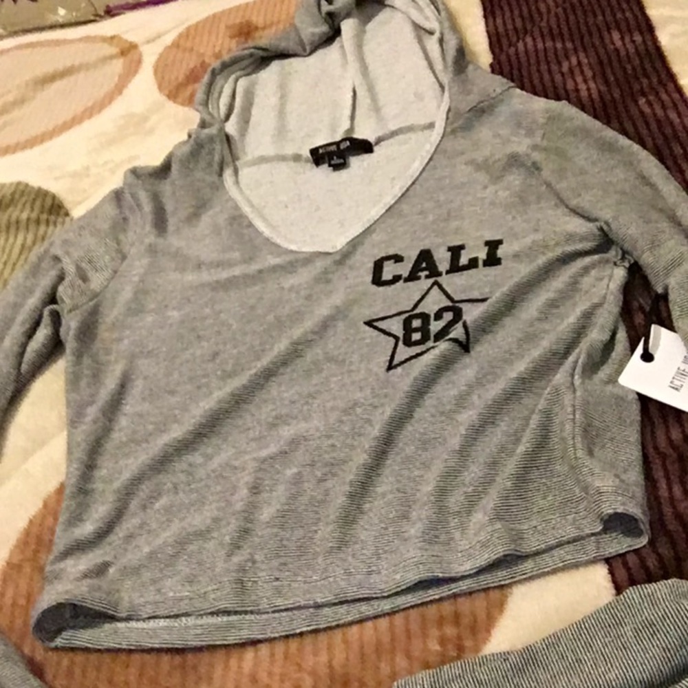 A hoodie thin crop too